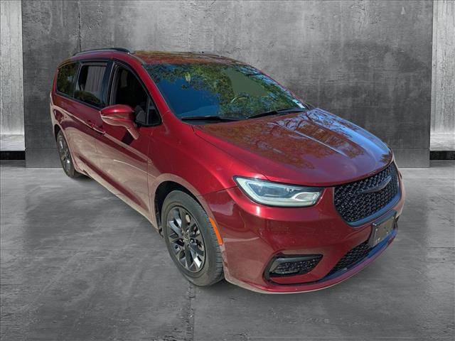 2021 Chrysler Pacifica Touring photo 3