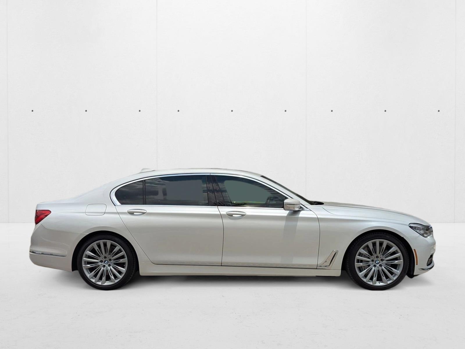 2018 Bmw 750i Sedan photo 4