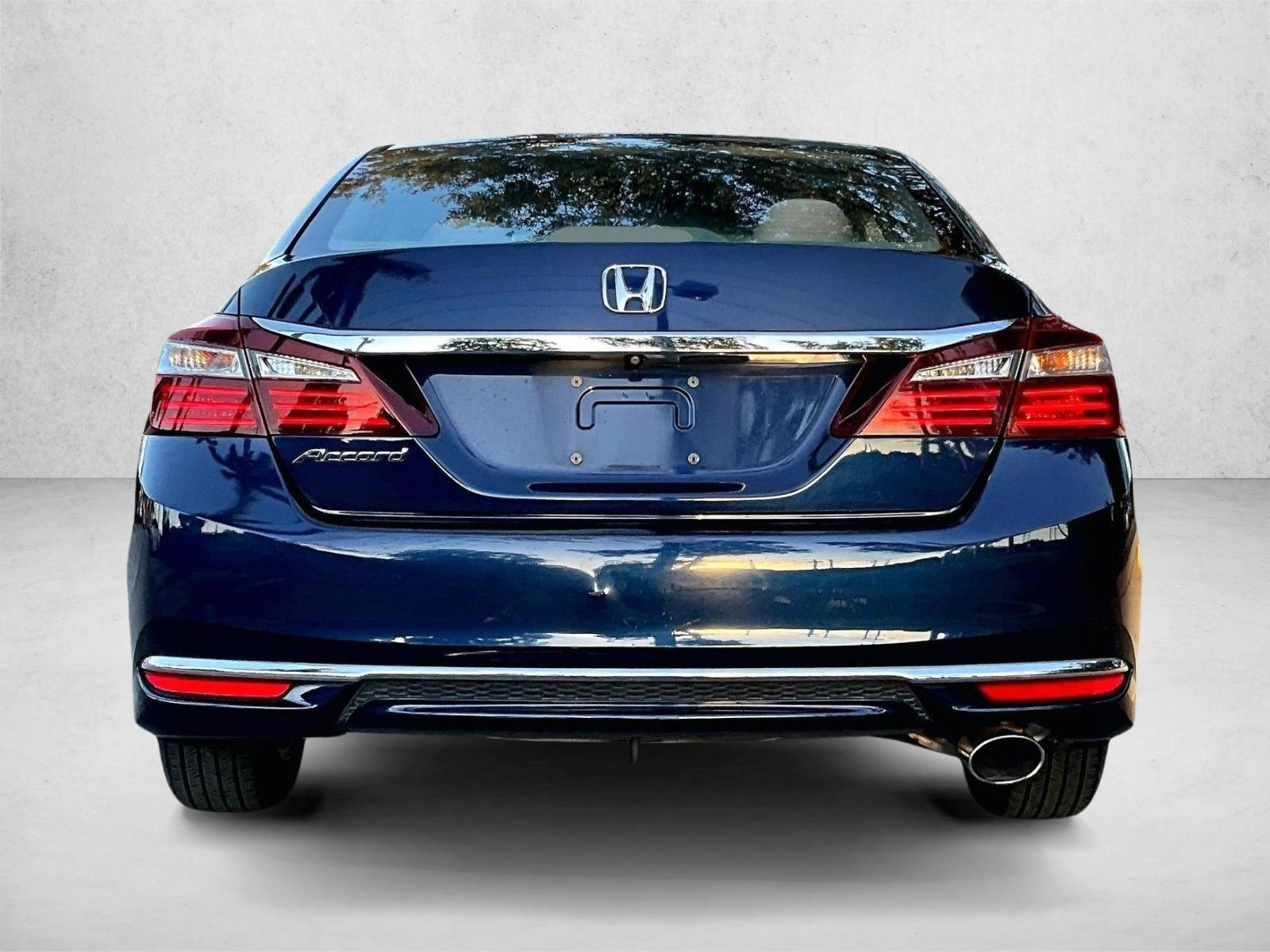 2016 Honda Accord LX photo 4