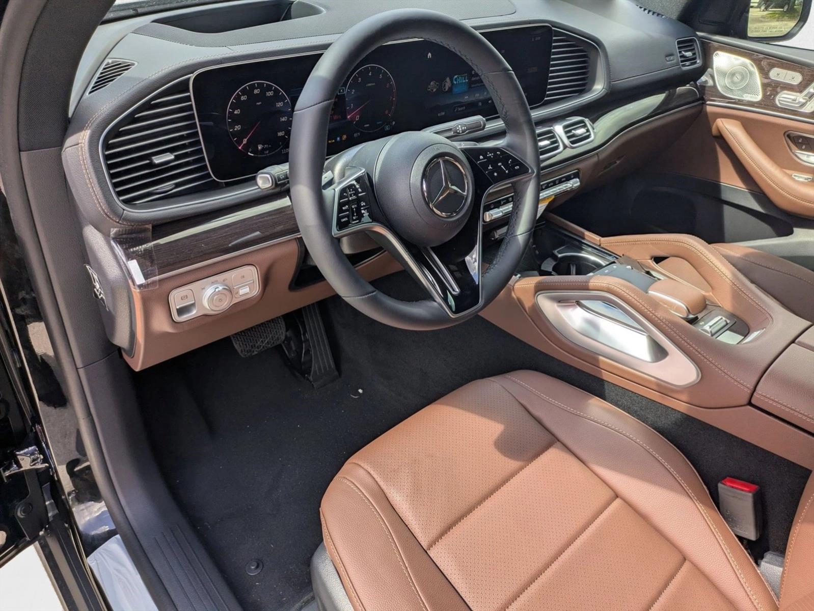 2026 Mercedes Benz GLS 450 4MATIC photo 3
