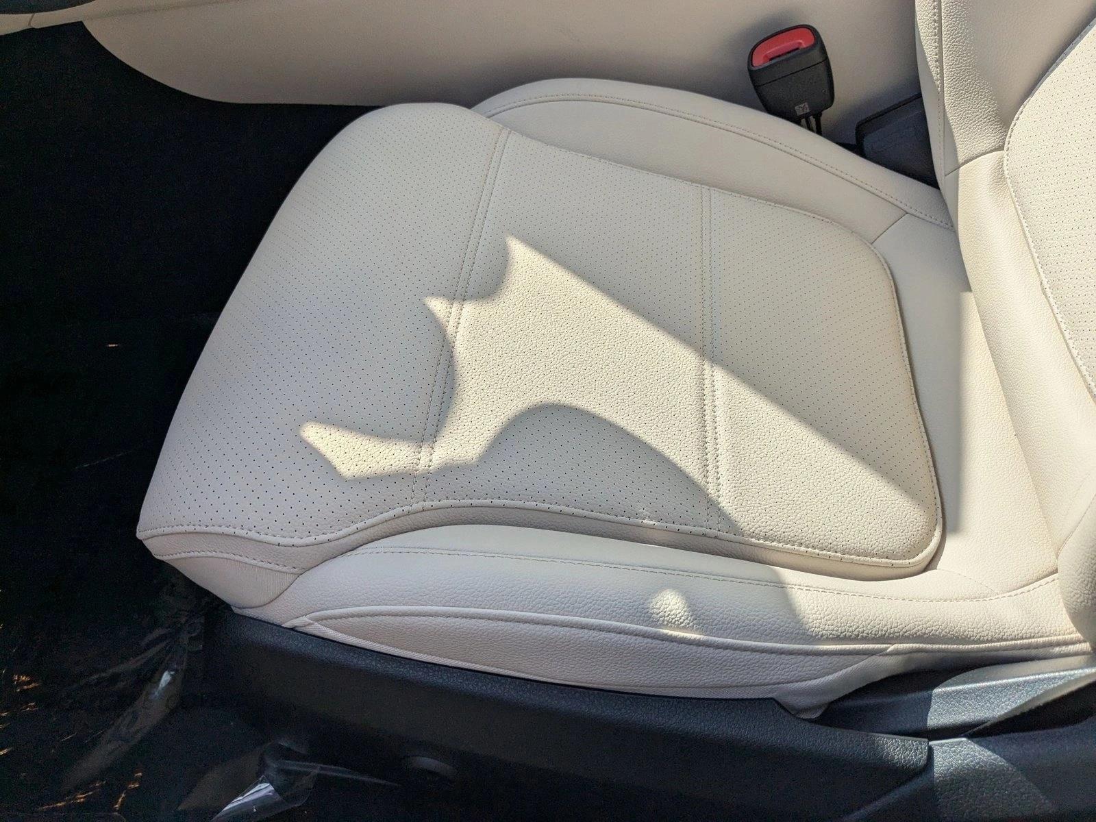 2025 Mercedes Benz C 300 Sedan photo 4