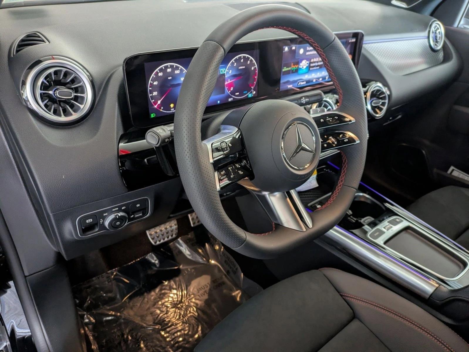 2025 Mercedes Benz GLA 250 4MATIC photo 3