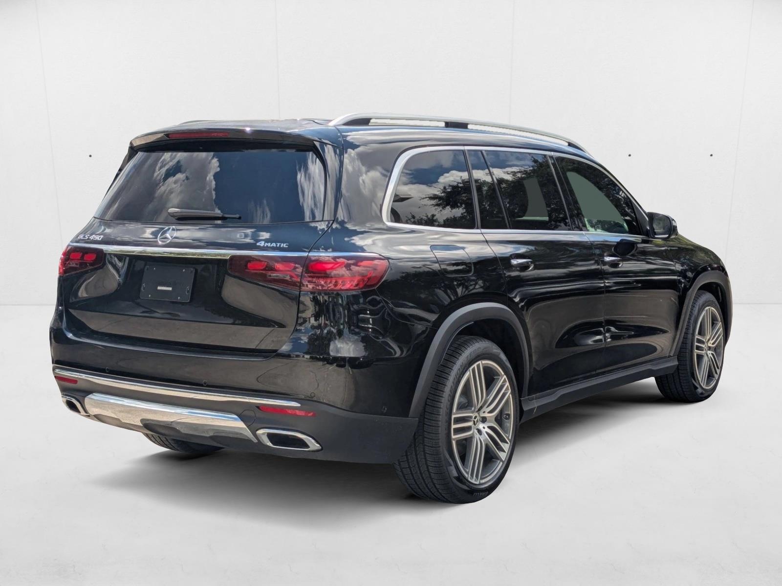 2026 Mercedes Benz GLS 450 4MATIC photo 2