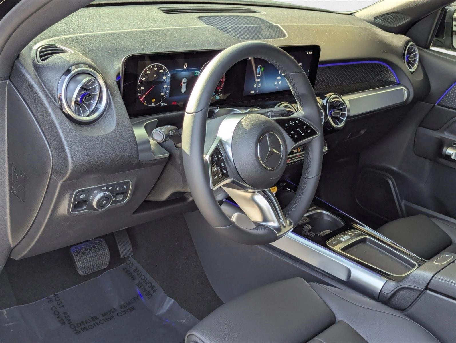 2025 Mercedes Benz GLB 250 photo 3