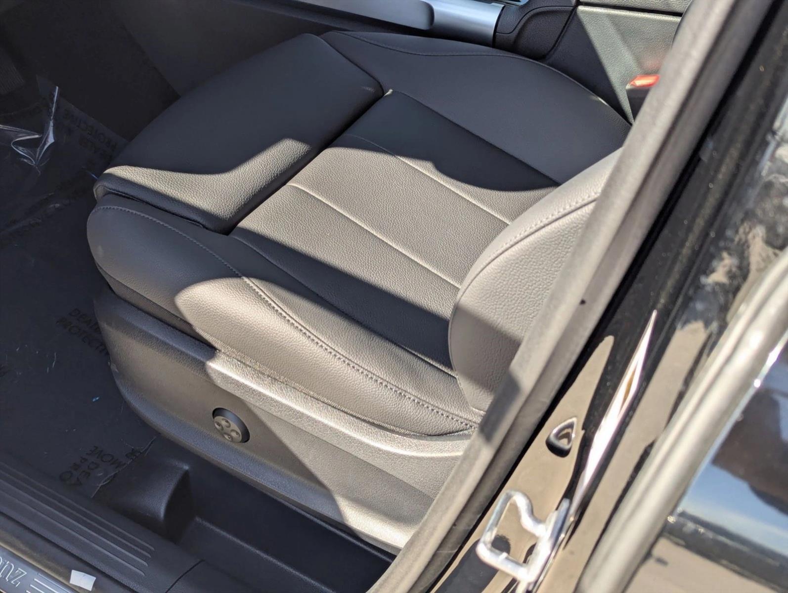 2025 Mercedes Benz GLB 250 photo 4