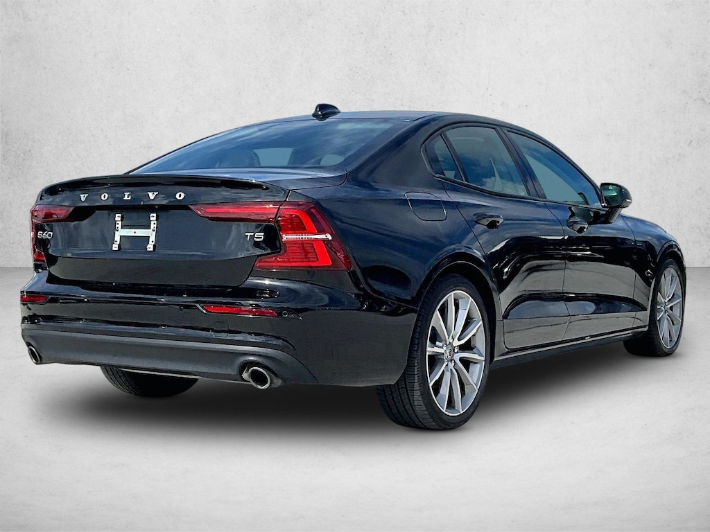 Used 2020 Volvo S60 T5 Momentum Sedan