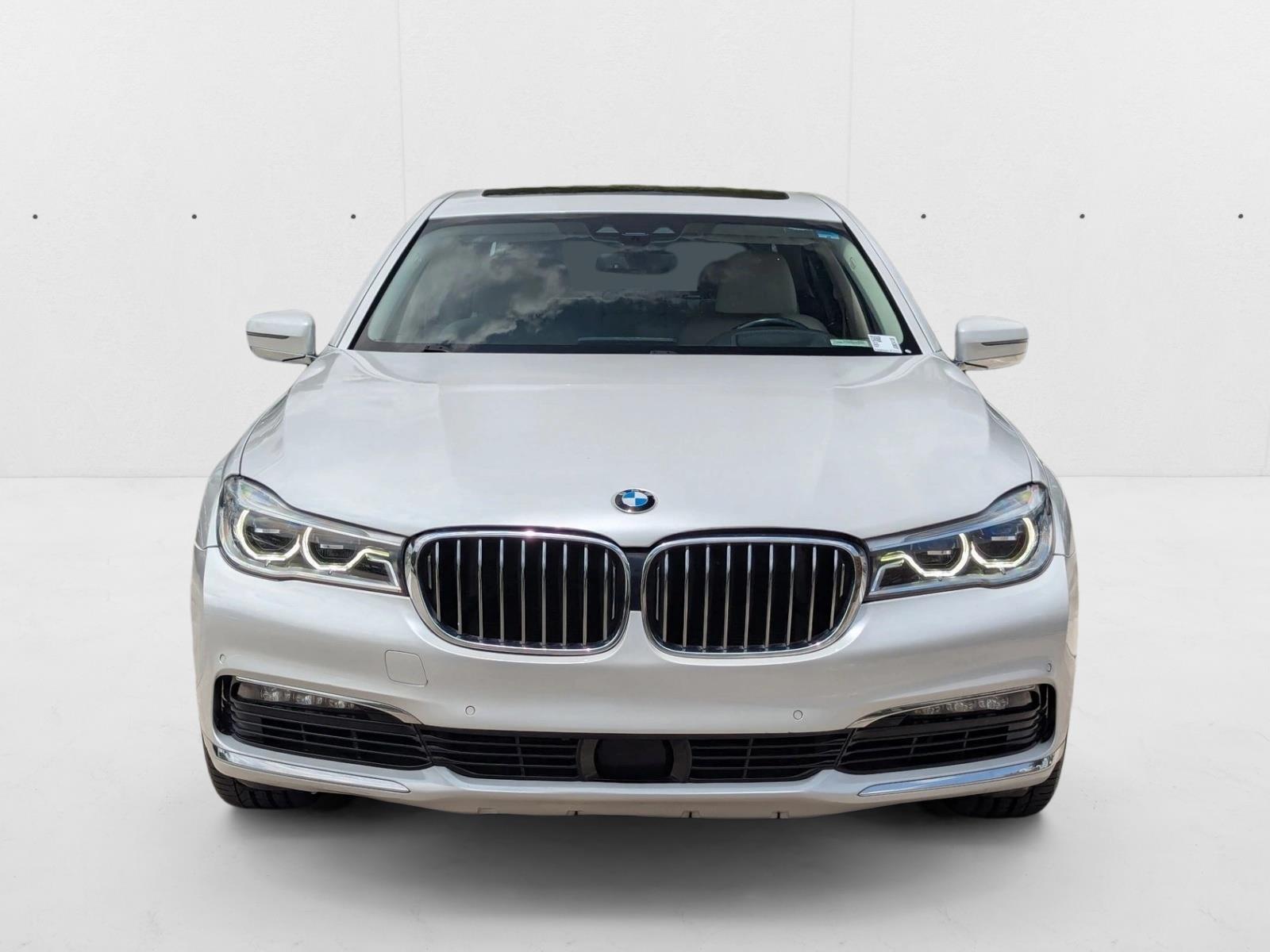 2018 Bmw 750i Sedan photo 2