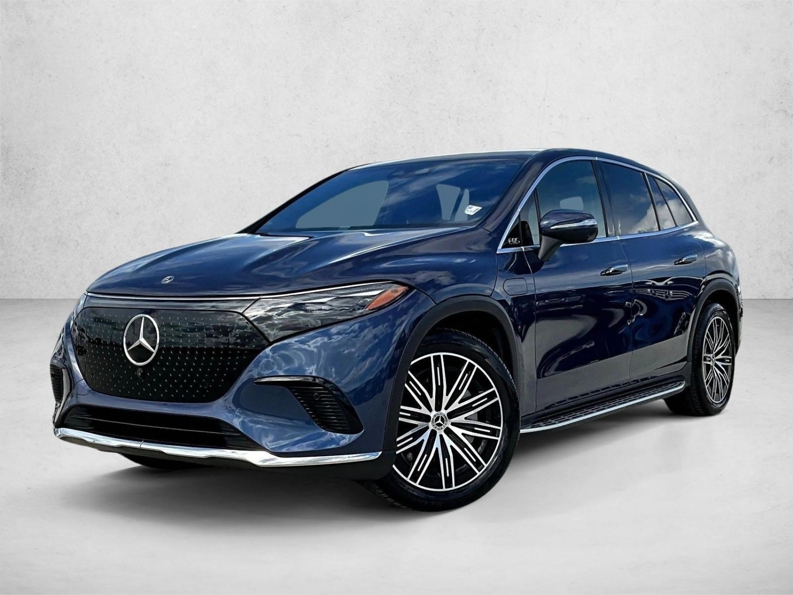 2023 Mercedes-Benz EQS SUV Base's photo