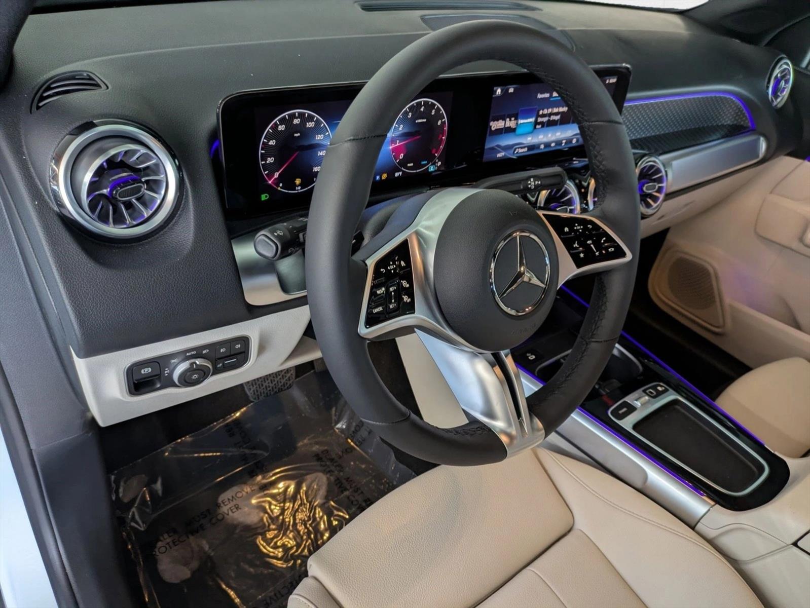 2025 Mercedes Benz GLB 250 photo 3