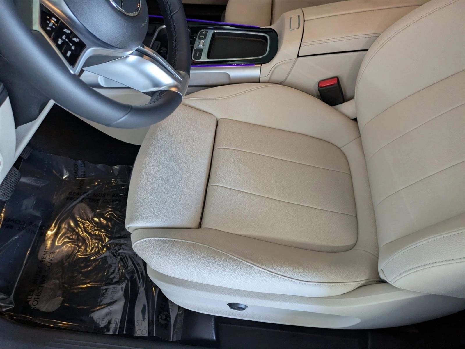 2025 Mercedes Benz GLB 250 photo 4