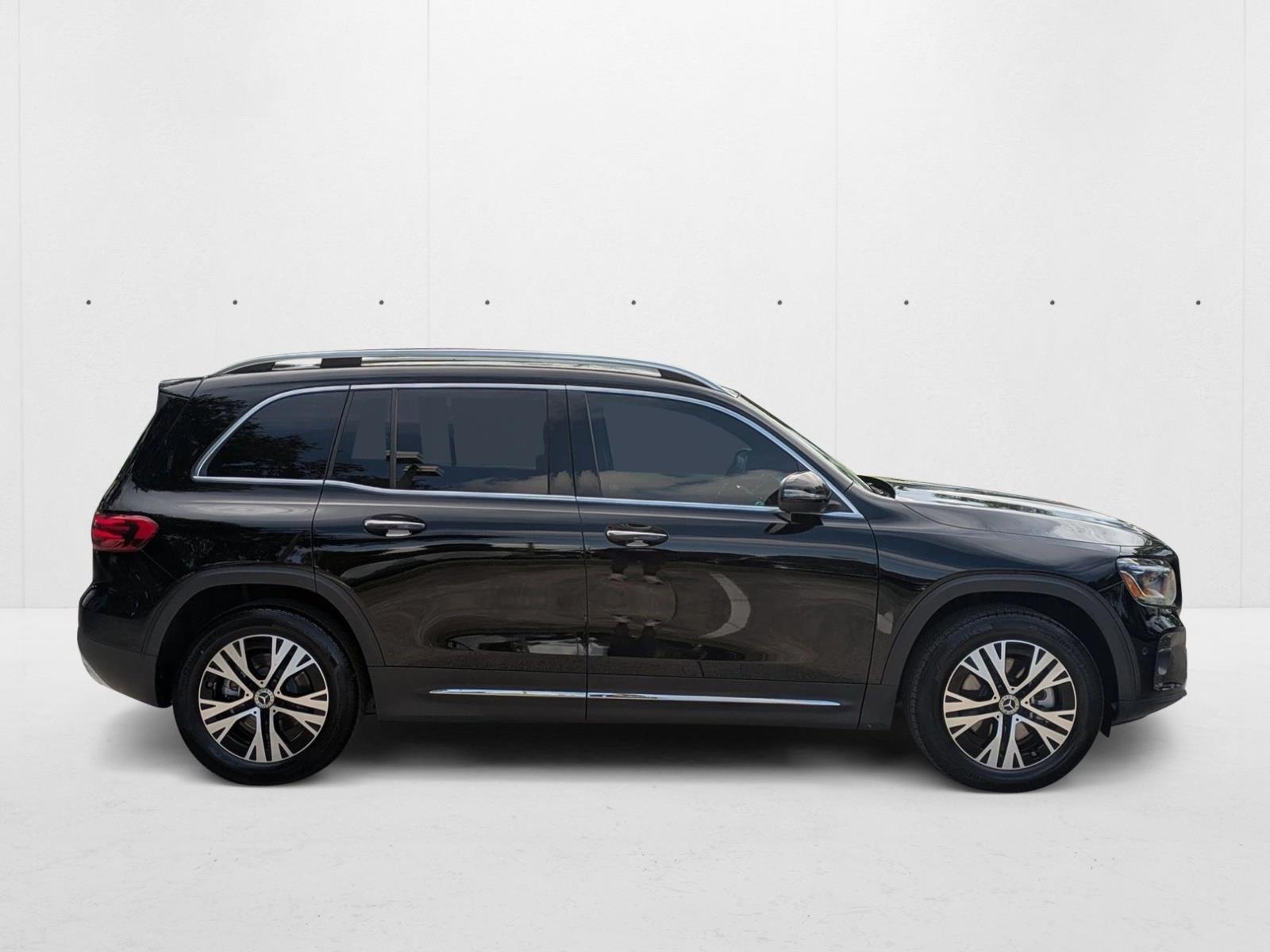 2025 Mercedes Benz GLB 250 photo 2