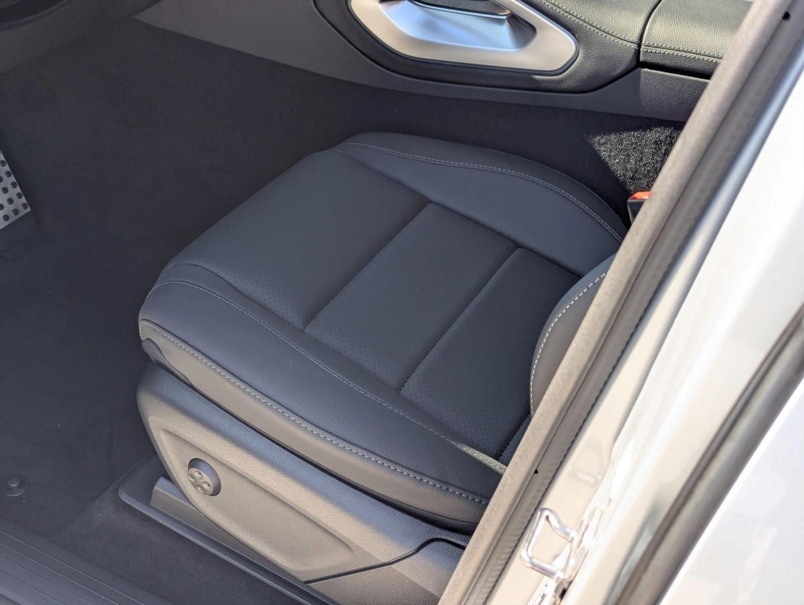 2025 Mercedes Benz GLS 450 4MATIC photo 4