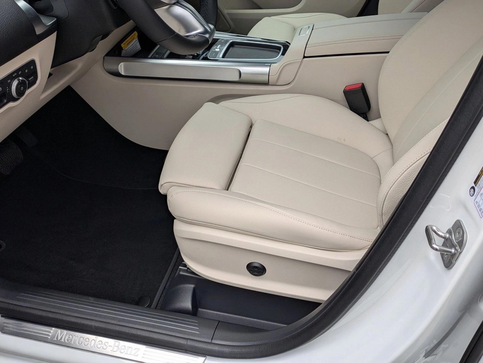 2025 Mercedes Benz GLB 250 photo 4