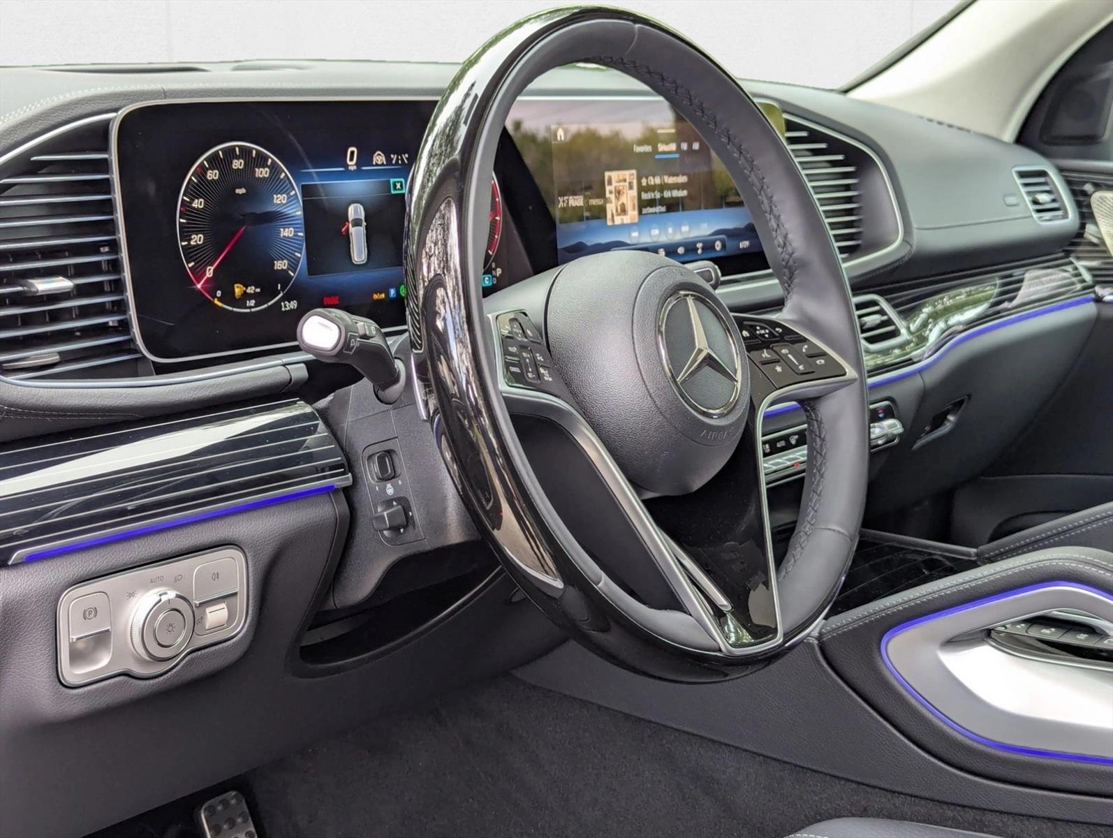 2026 Mercedes Benz GLS 450 4MATIC photo 3