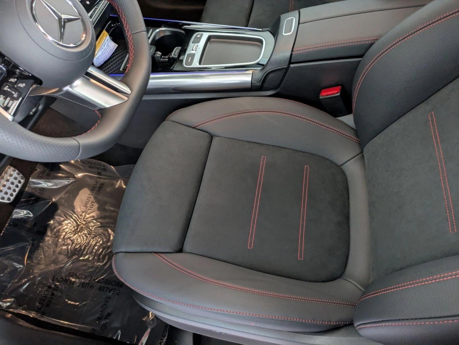 2025 Mercedes Benz GLA 250 4MATIC photo 4