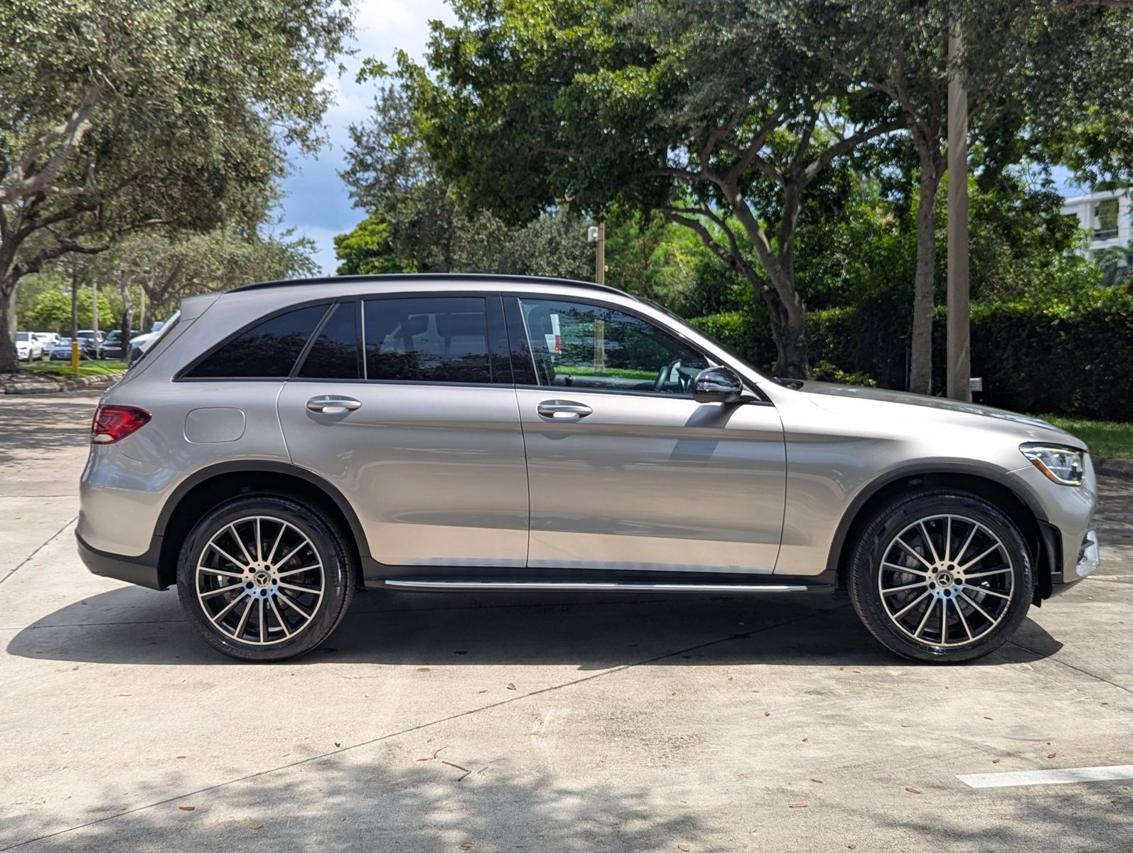 2020 Mercedes Benz GLC 300 4MATIC photo 2