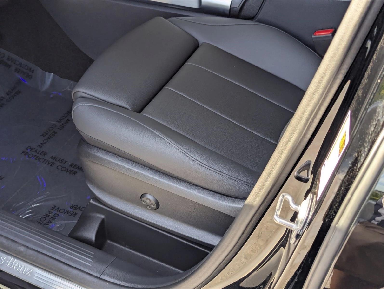 2025 Mercedes Benz GLB 250 photo 4