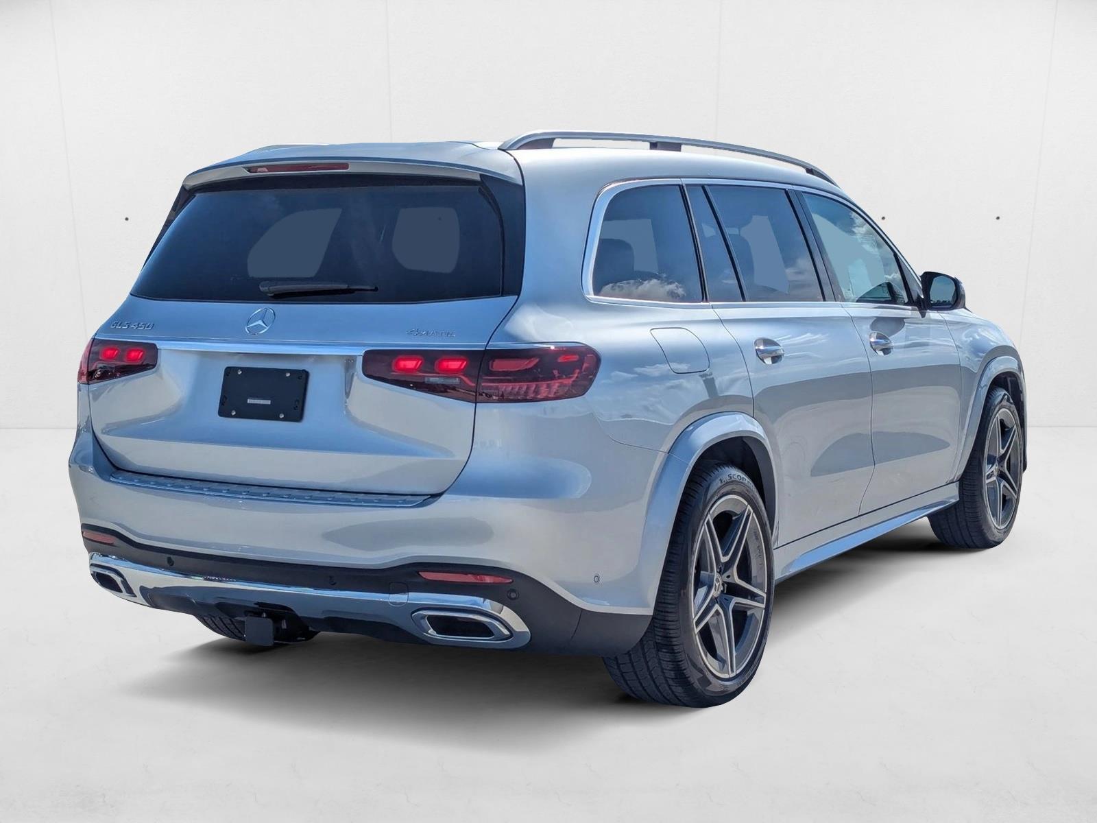 2025 Mercedes Benz GLS 450 4MATIC photo 2
