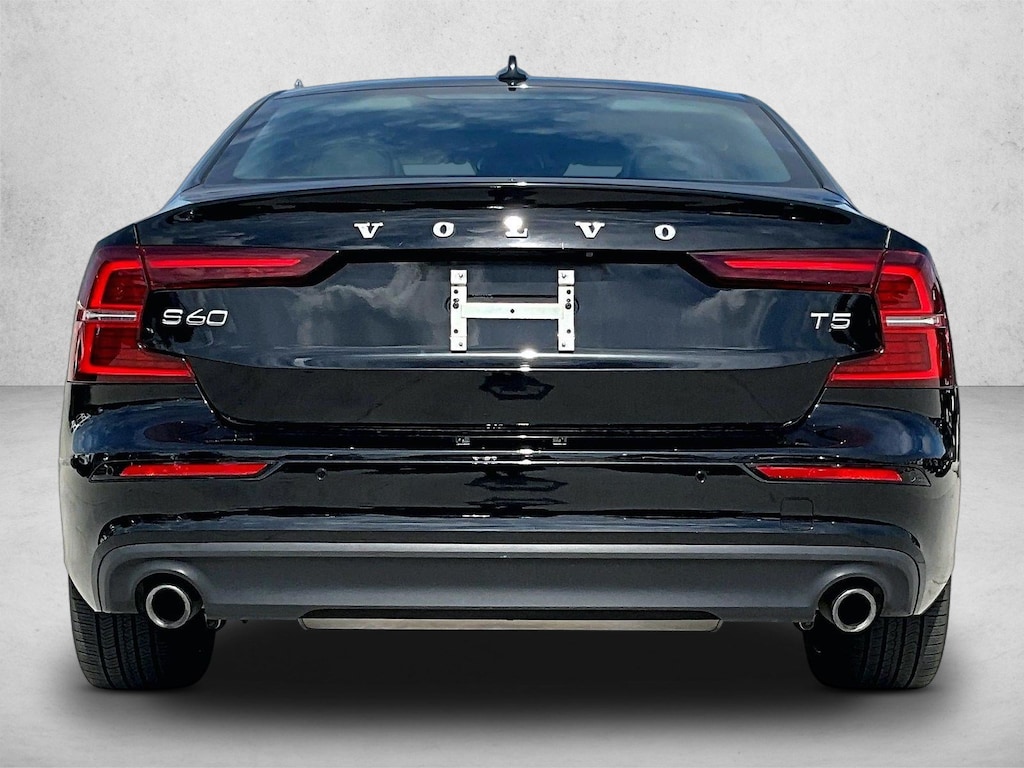 Used 2020 Volvo S60 T5 Momentum Sedan