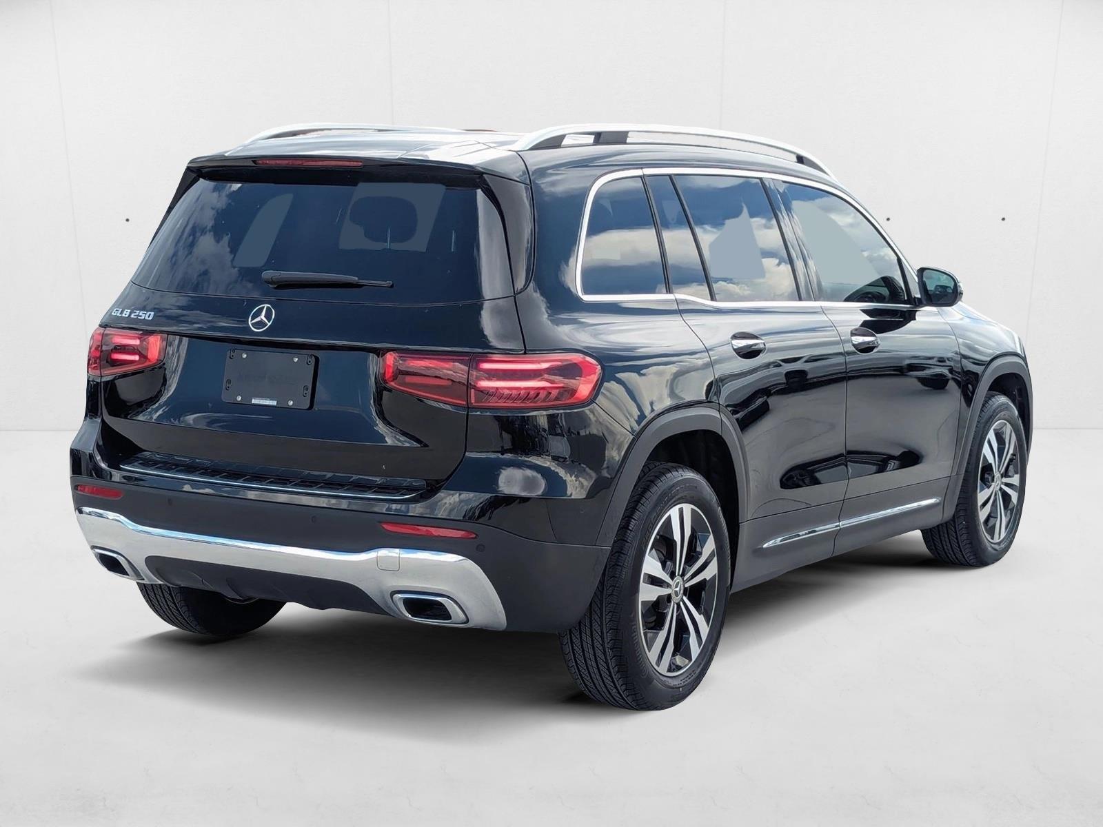 2025 Mercedes Benz GLB 250 photo 2