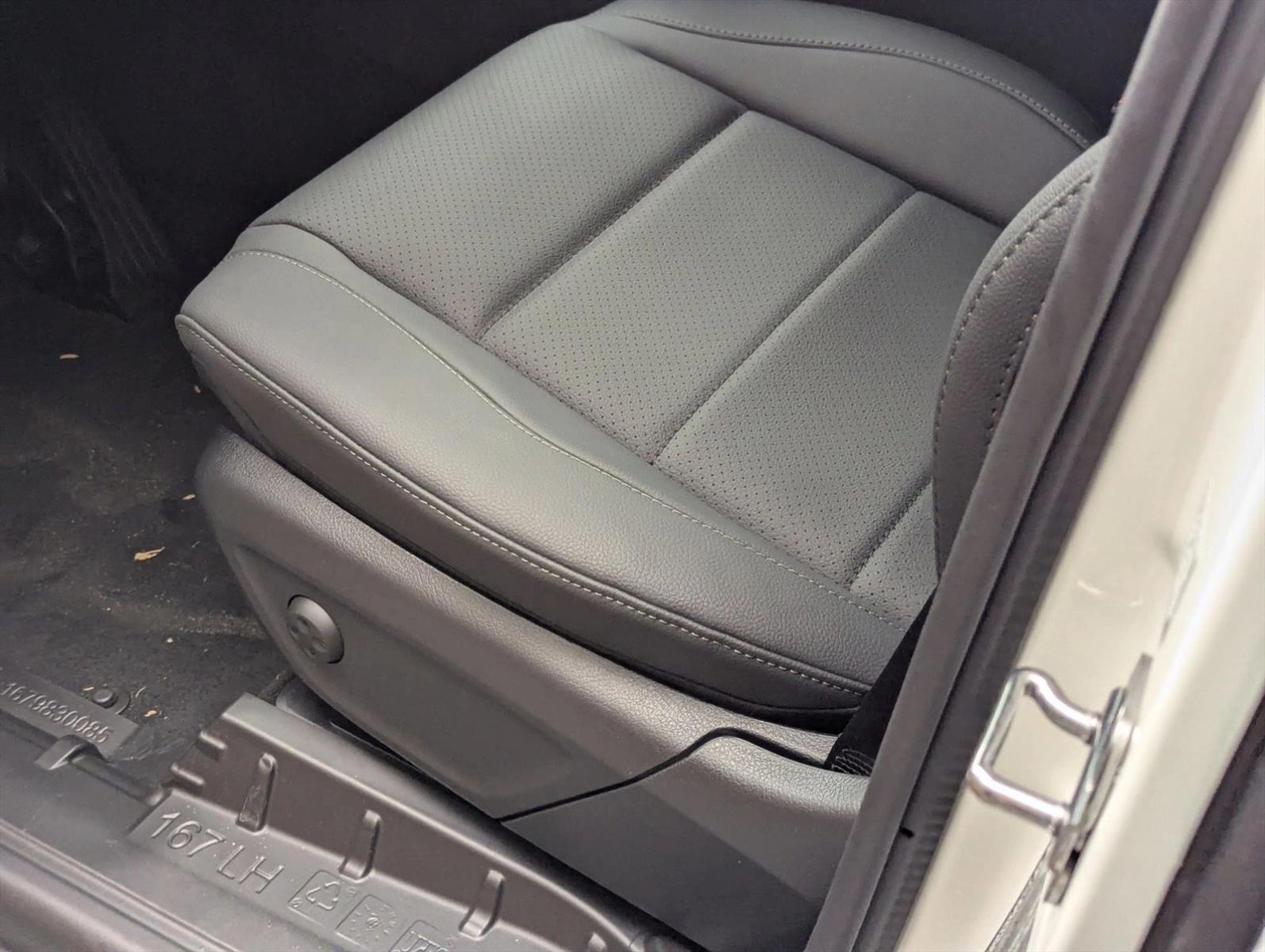 2025 Mercedes Benz GLE 450e 4MATIC photo 3
