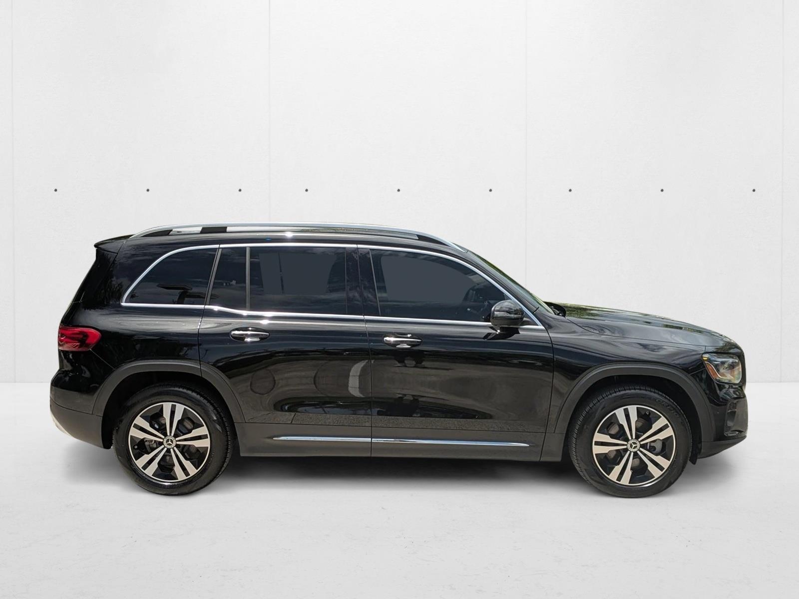 2025 Mercedes Benz GLB 250 photo 2