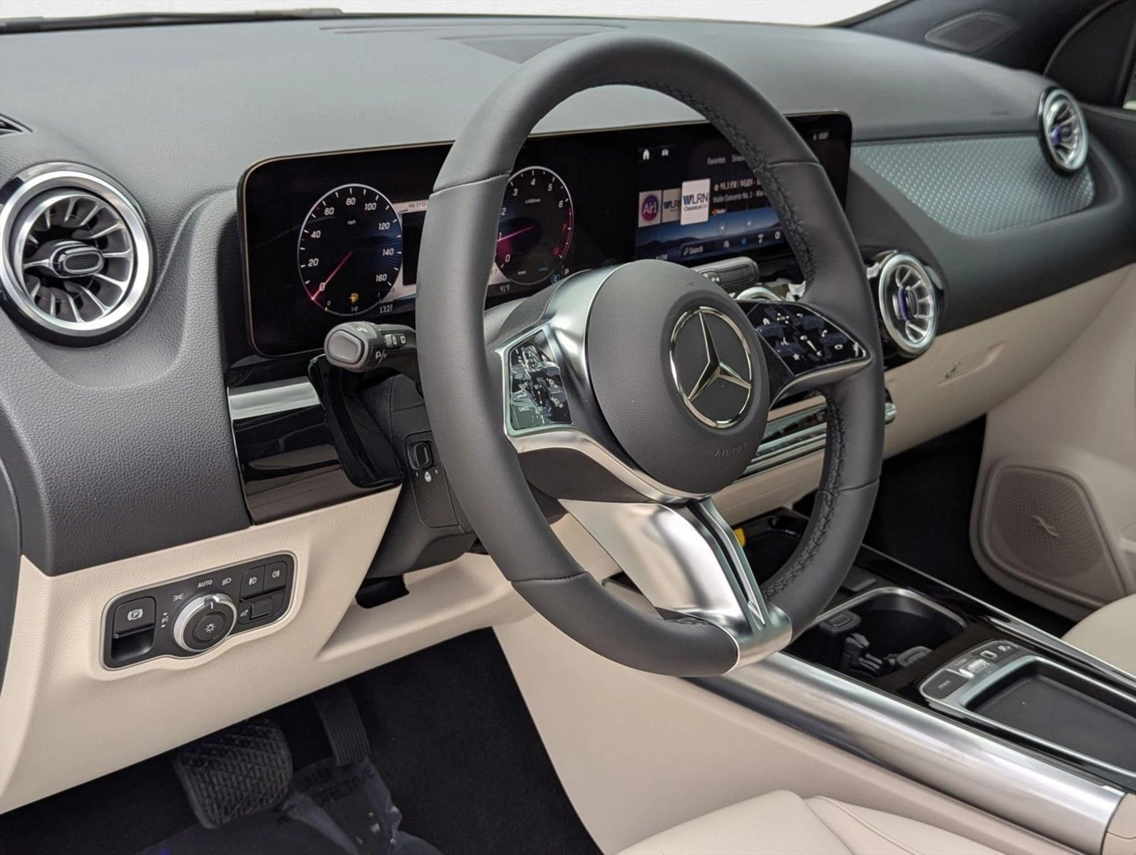 2025 Mercedes Benz GLA 250 4MATIC photo 3
