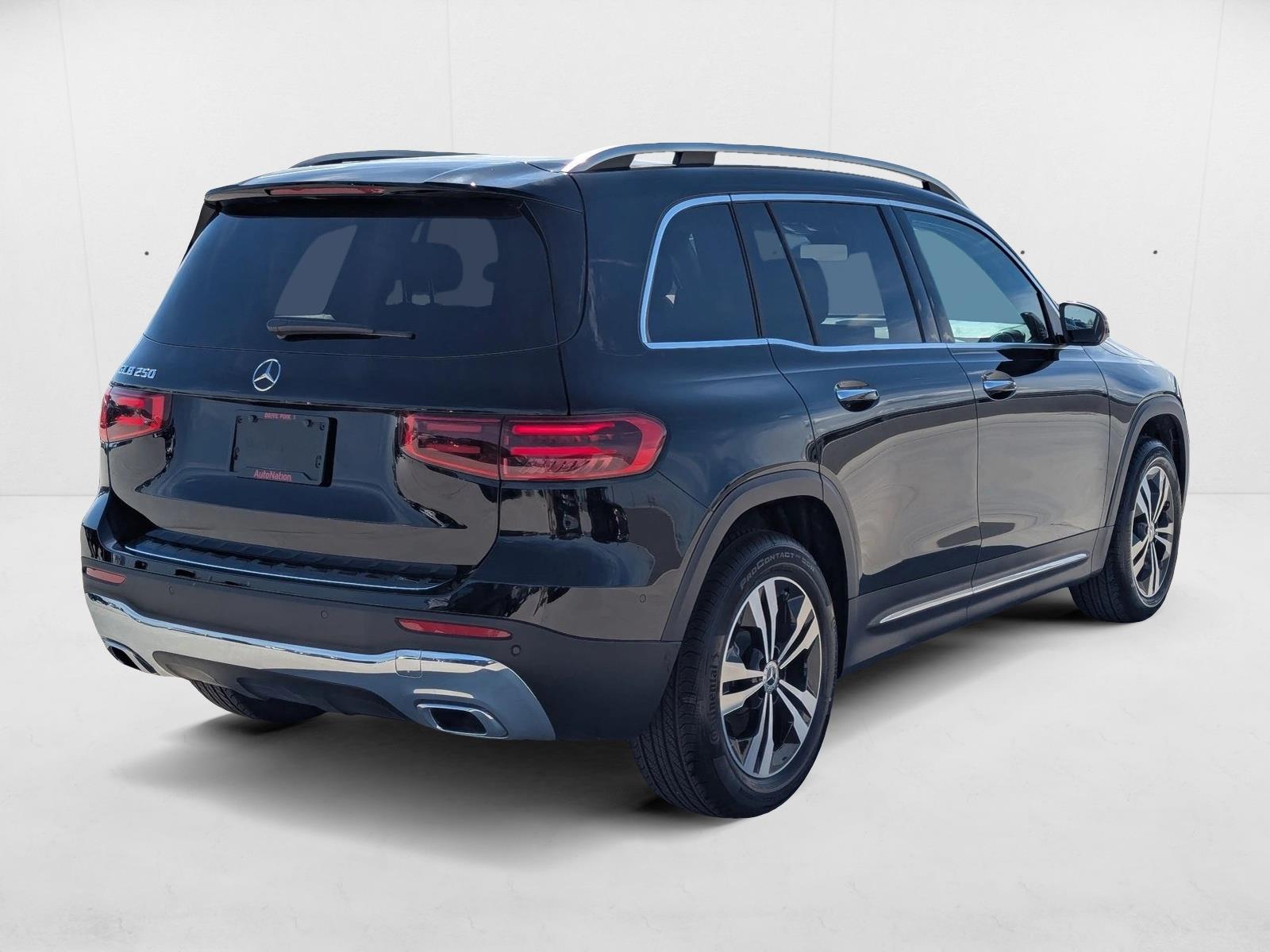 2025 Mercedes Benz GLB 250 photo 2