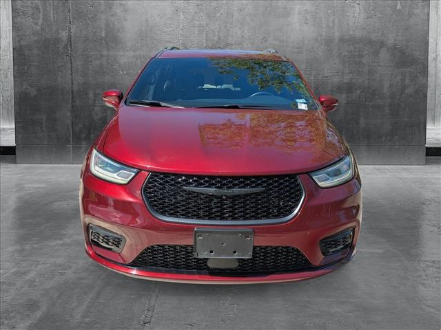 2021 Chrysler Pacifica Touring photo 2