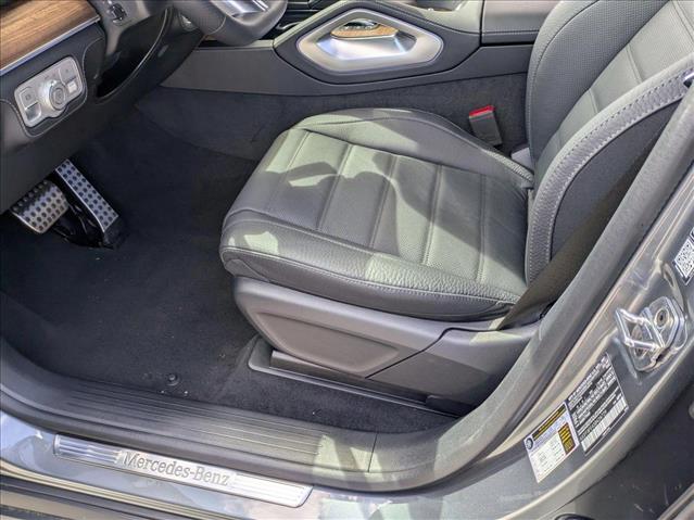 2025 Mercedes Benz GLS 580 4MATIC photo 4