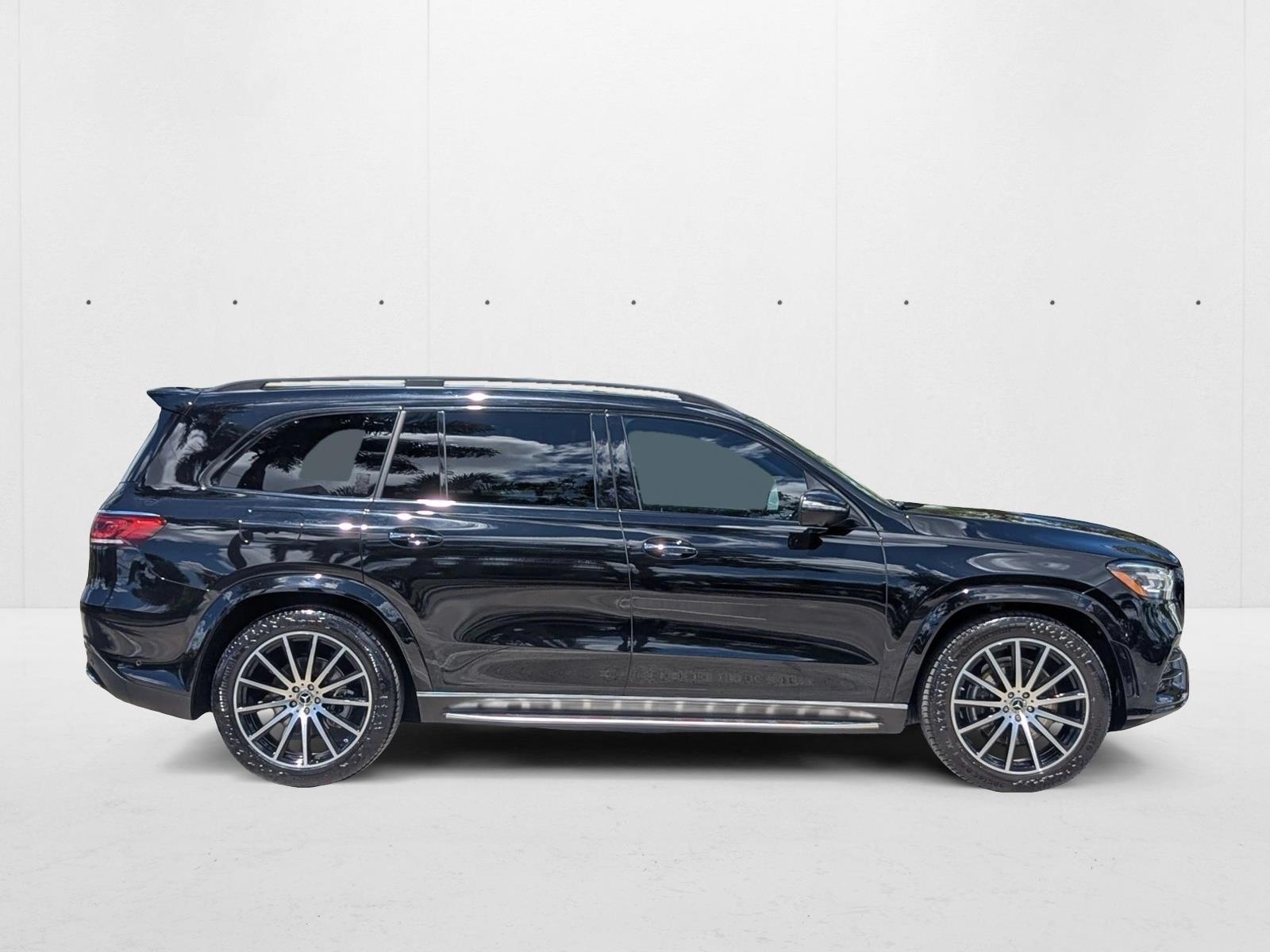 2023 Mercedes Benz GLS 450 4MATIC photo 3