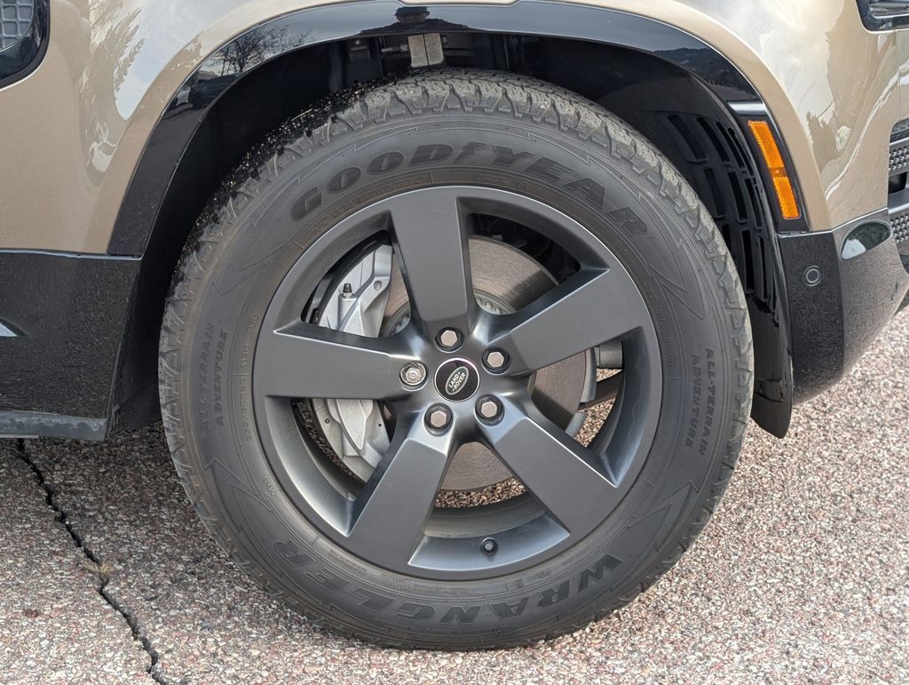 2024 Land Rover Defender 110 X-Dynamic SE photo 4