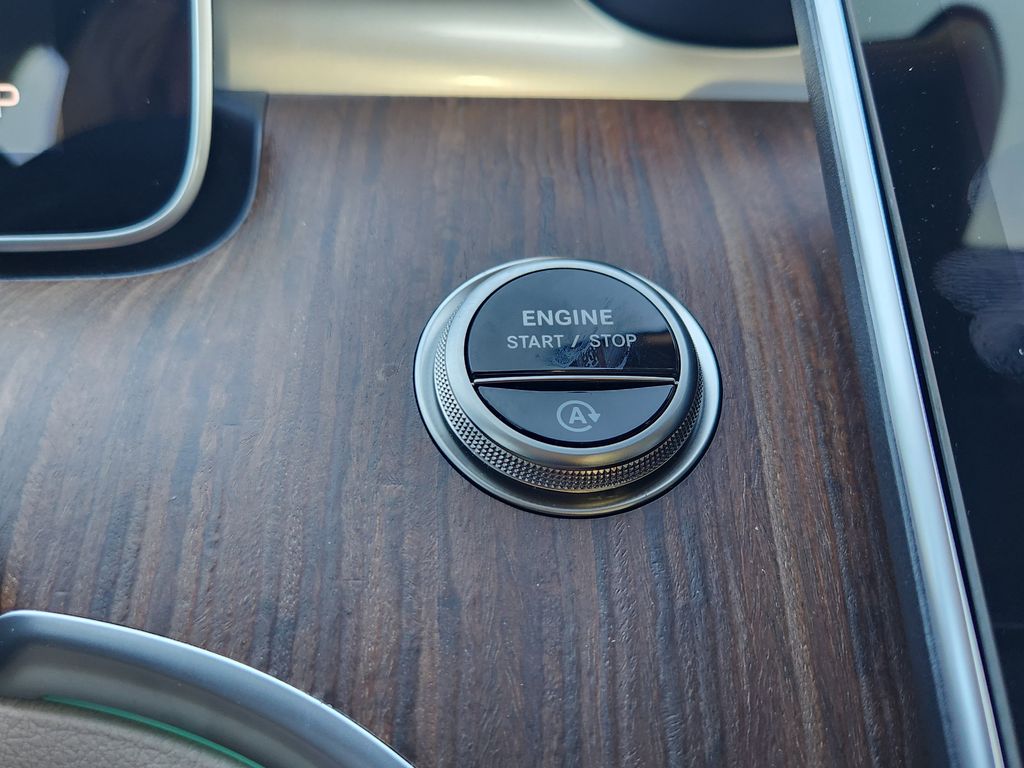 2025 Mercedes-Benz C-Class Sedan C 300 - Photo 20