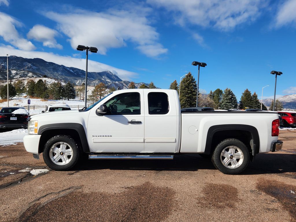 2010 Chevrolet Silverado 1500 LT photo 4