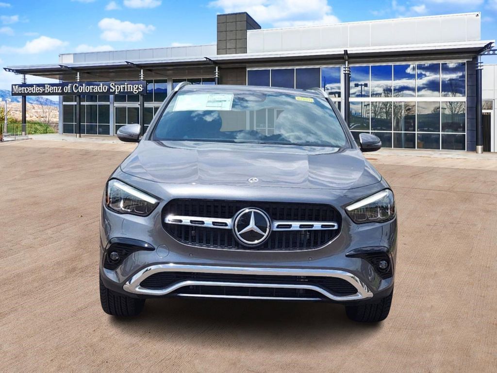 2025 Mercedes Benz GLA 250 4MATIC photo 2
