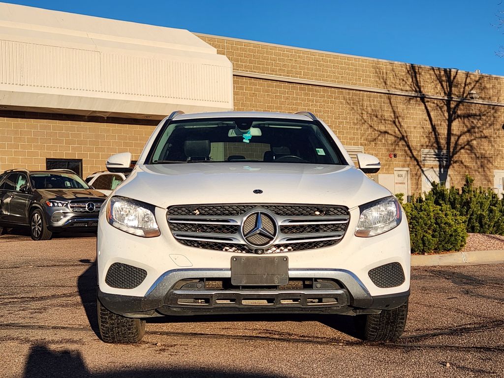 2018 Mercedes Benz GLC 300 photo 2