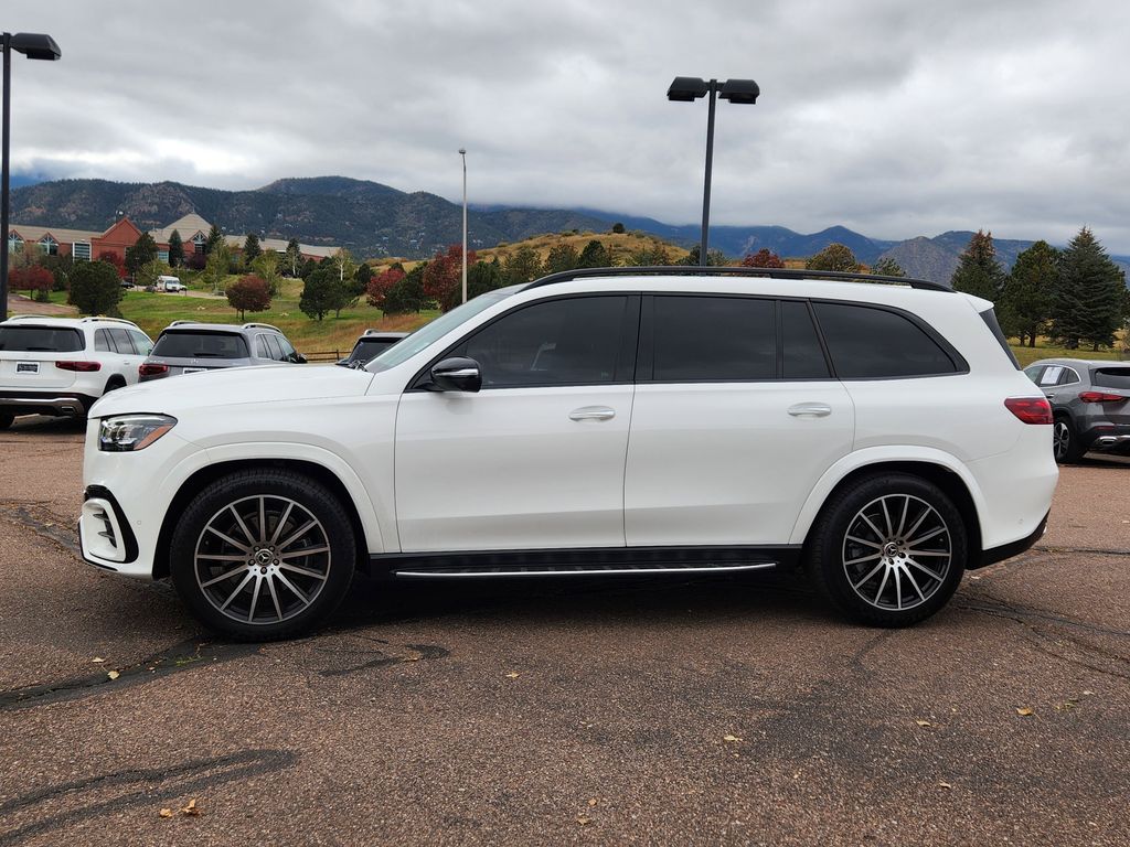 2024 Mercedes Benz GLS 4MATIC photo 4