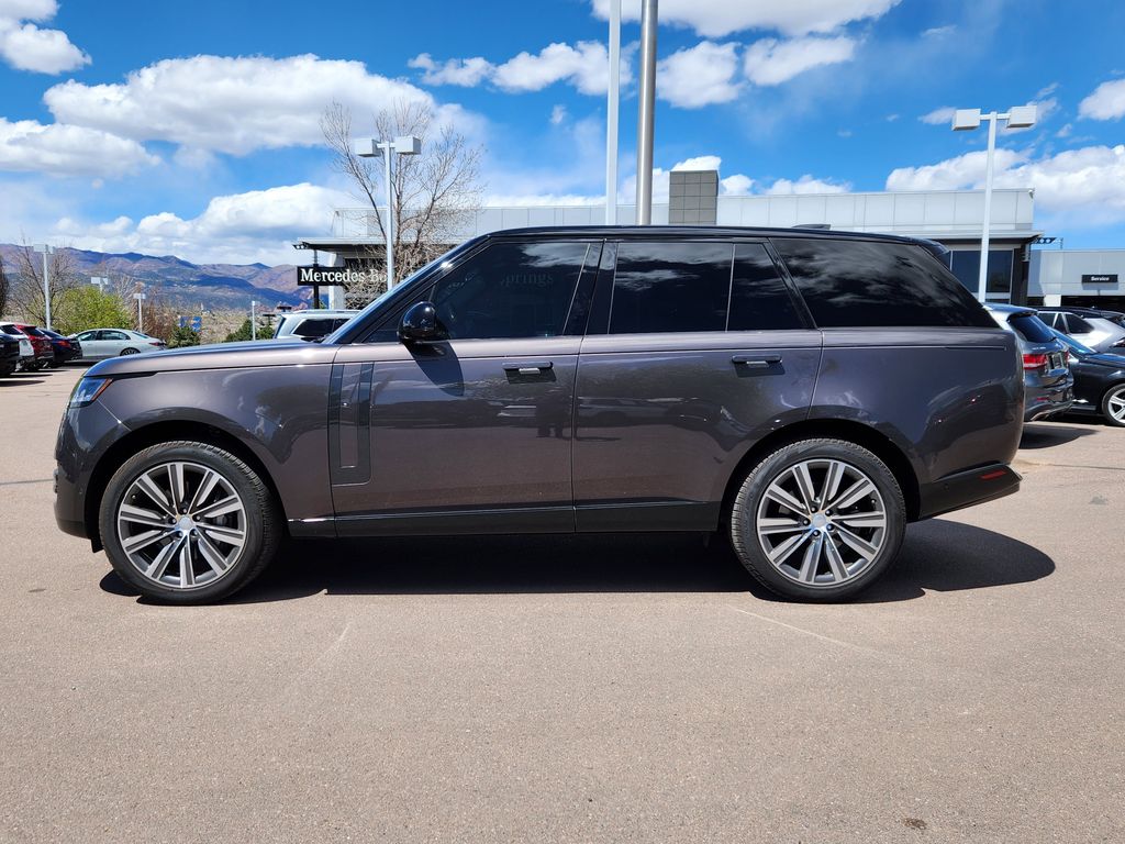 2023 Land Rover Range Rover SE photo 4