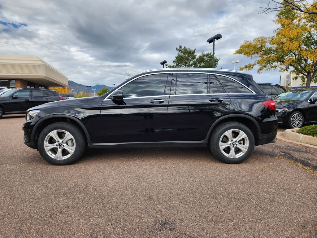 2018 Mercedes Benz GLC 300 4MATIC photo 3