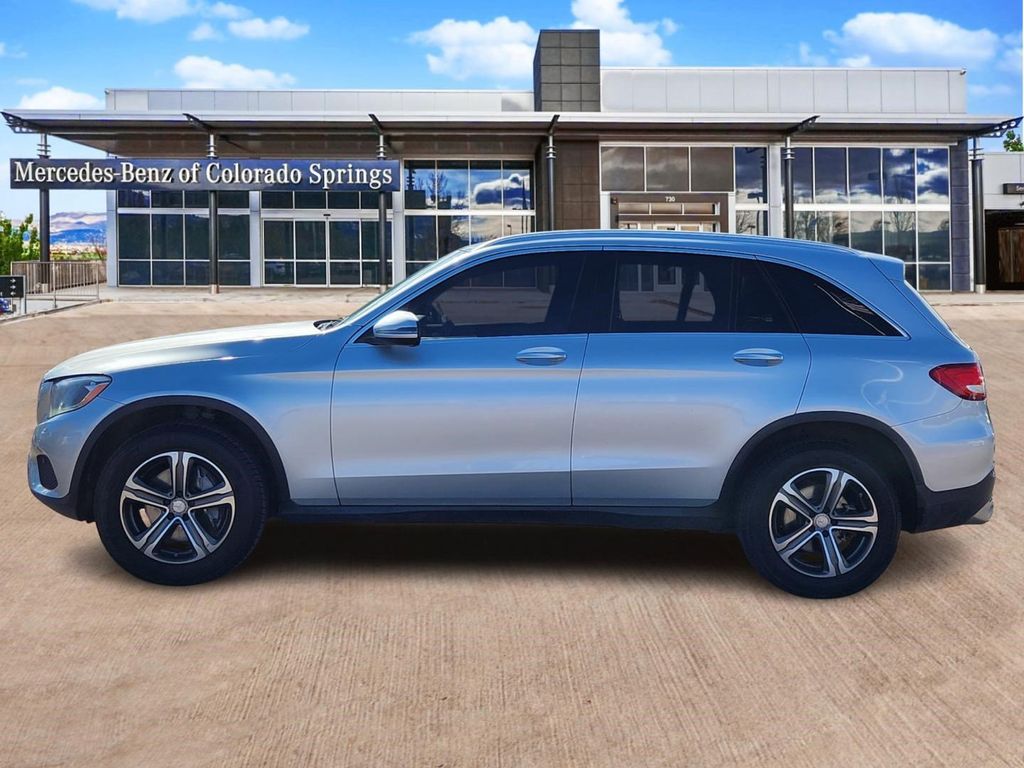 2016 Mercedes Benz GLC 300 4MATIC photo 4