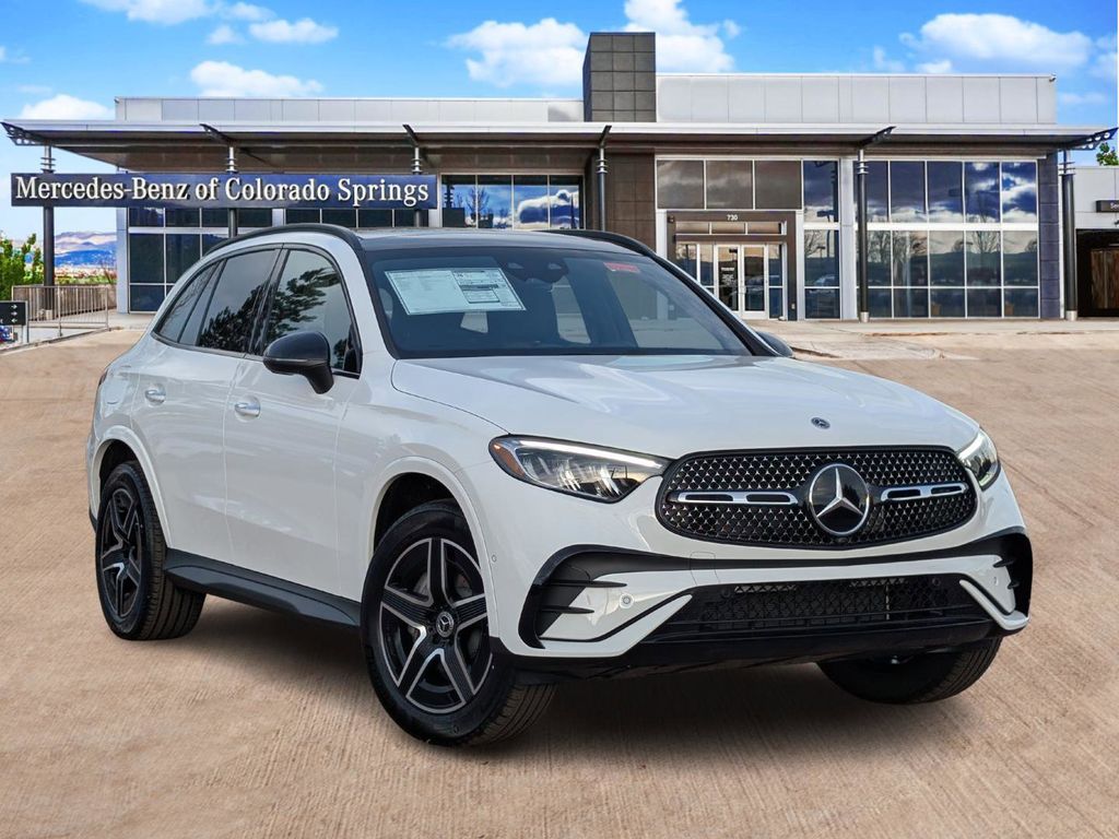 2026 Mercedes-Benz GLC Base's photo