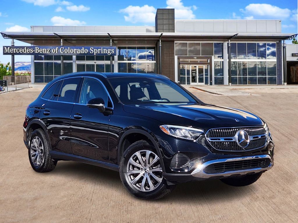 2023 Mercedes-Benz GLC GLC 300's photo