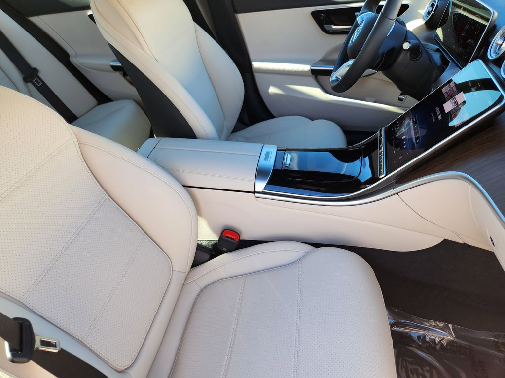 2025 Mercedes-Benz C-Class Sedan C 300 - Photo 13