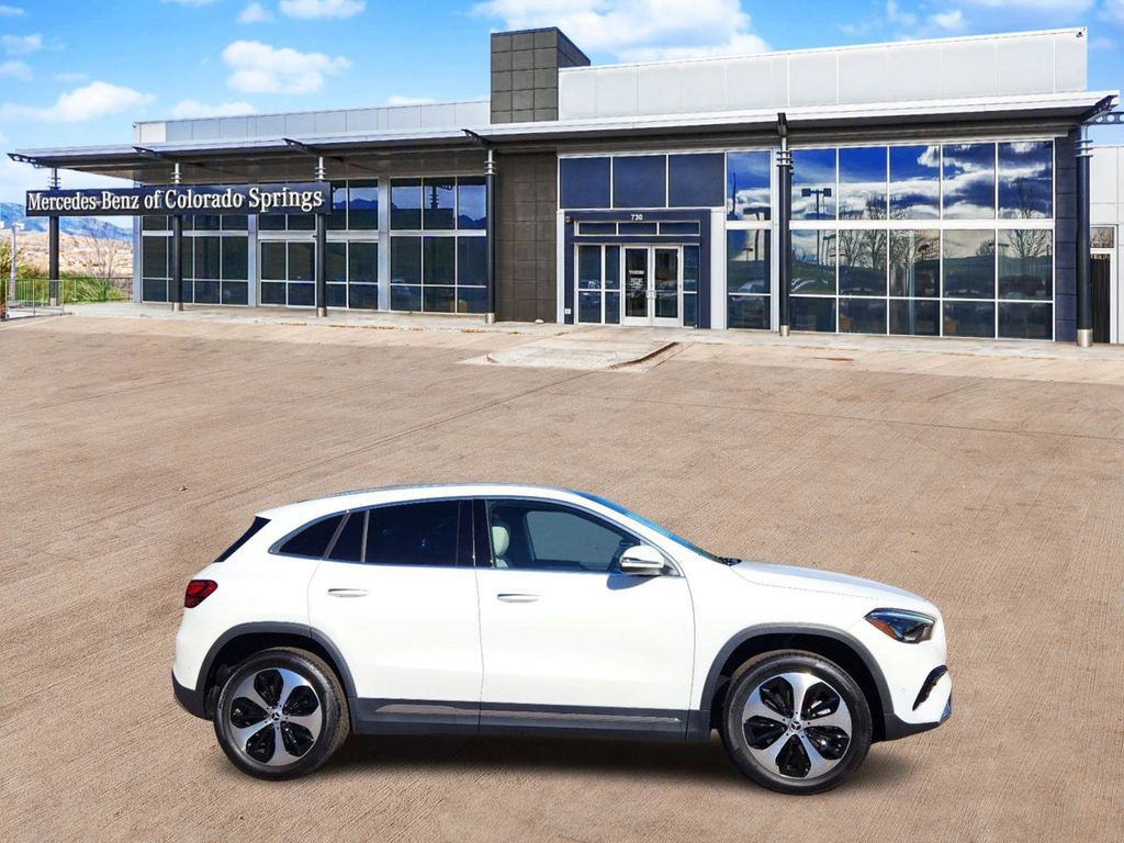2025 Mercedes Benz GLA 250 4MATIC photo 4