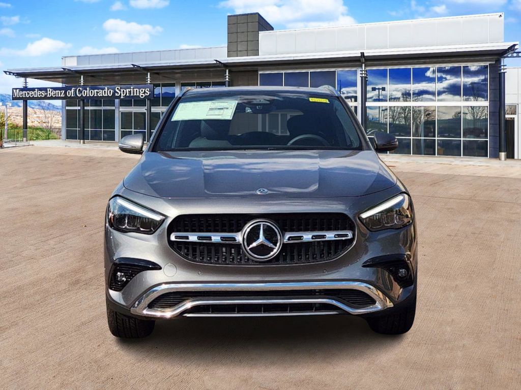 2025 Mercedes Benz GLA 250 4MATIC photo 2