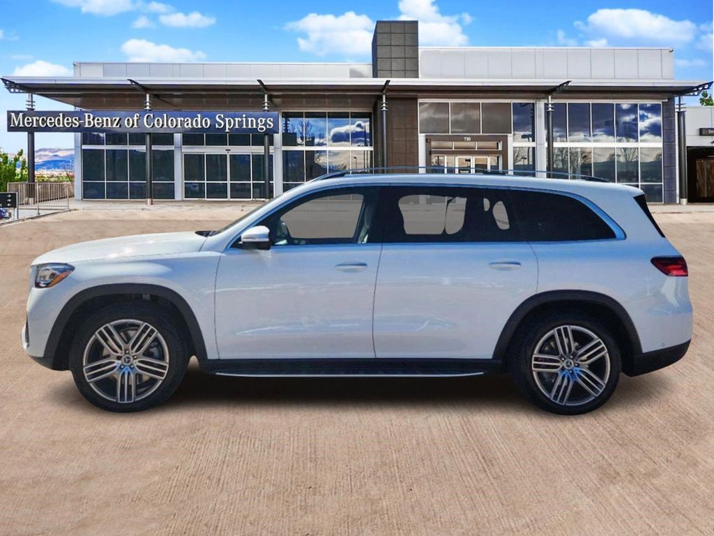 2025 Mercedes Benz GLS 450 4MATIC photo 4