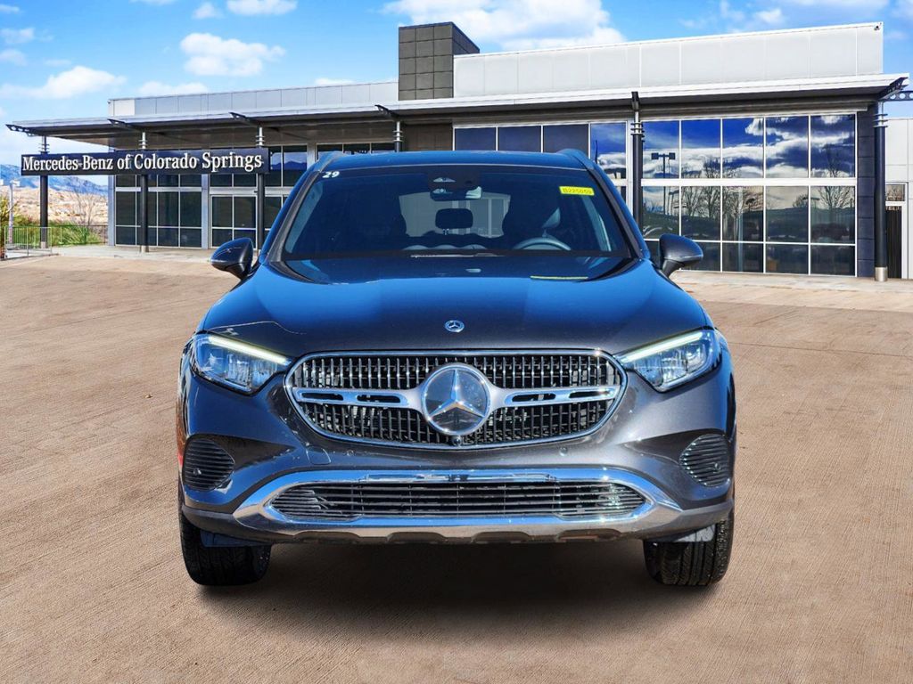 2025 Mercedes Benz GLC 300 4MATIC photo 2