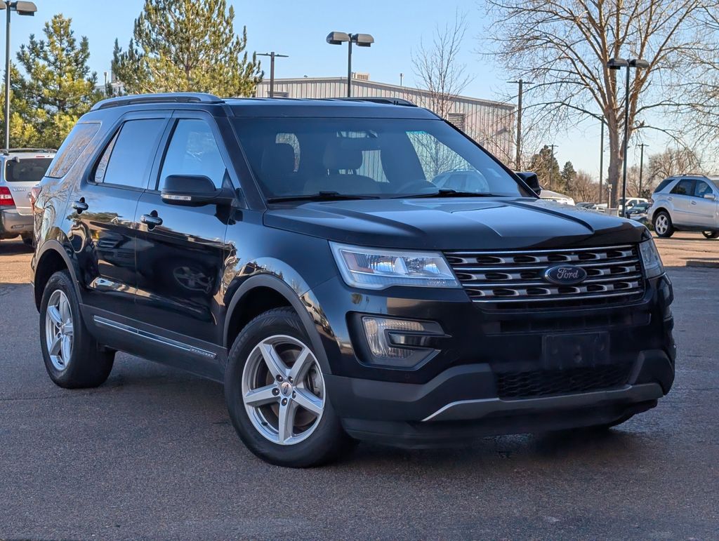 2016 Ford Explorer XLT's photo
