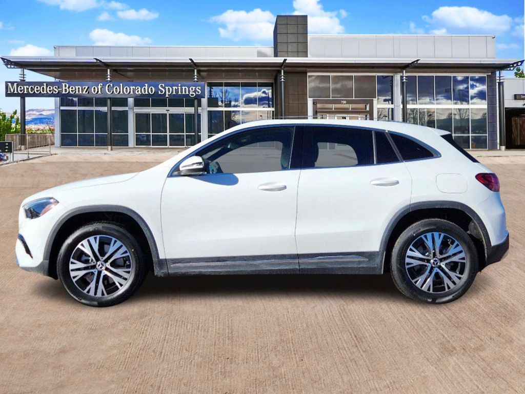 2025 Mercedes Benz GLA 250 4MATIC photo 3
