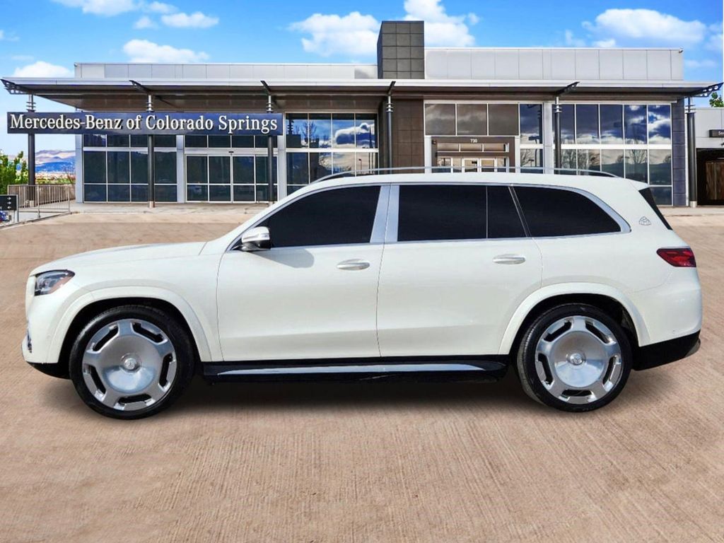 2024 Mercedes Benz GLS Maybach 600 4MATIC photo 4